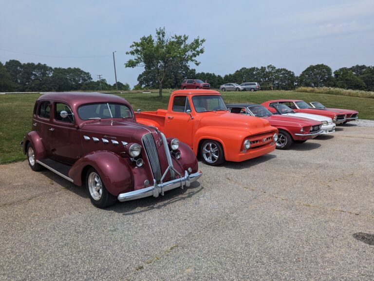 classic cars at a cruise-in. Classic Car valuation is an important part of insuring your collecotr vehicle.